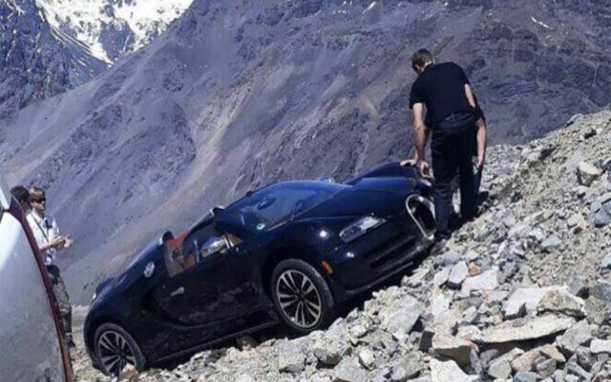 Bugatti Veyron Crash In Lake