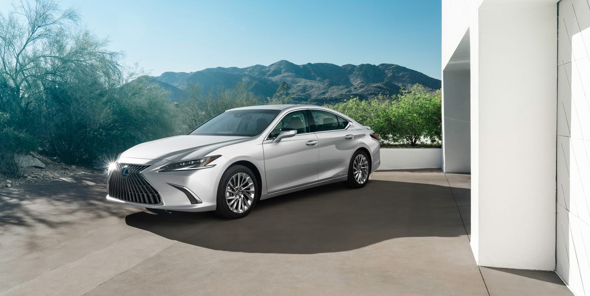View Photos of the 2022 Lexus ES 1 View Photos of the 2022 Lexus ES