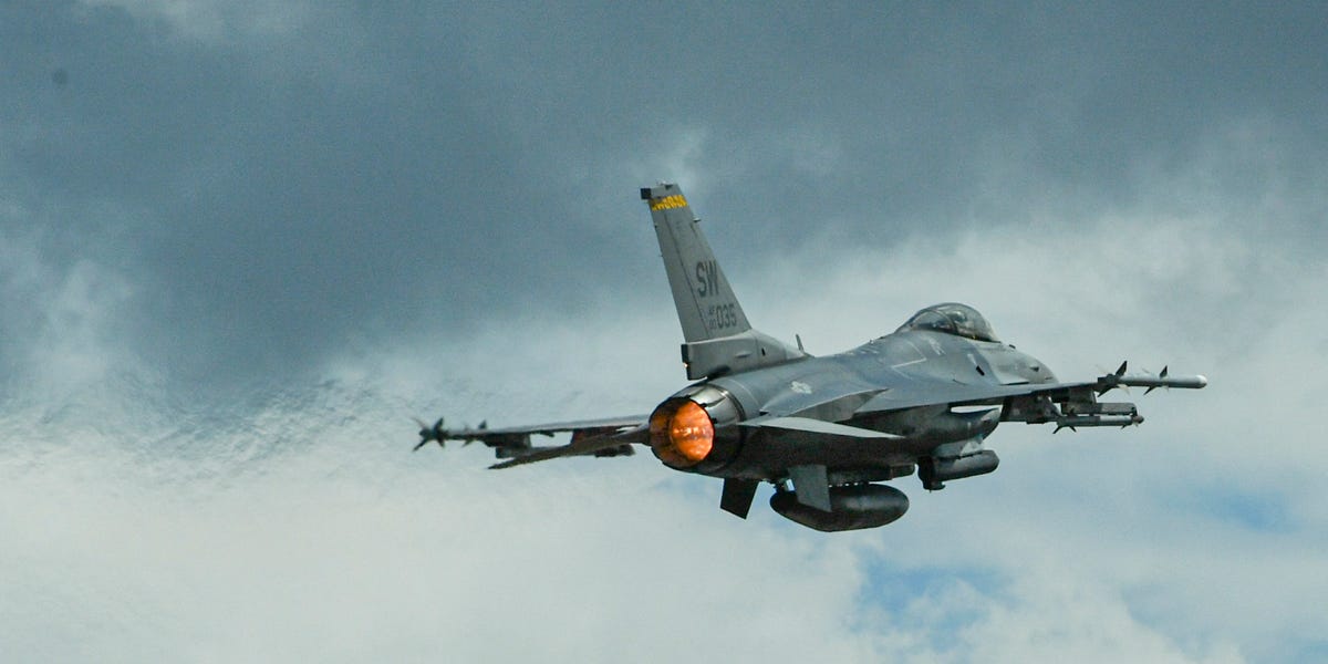 As a Warning, U.S. Fighter Jets Are Buzzing Kabul 1 As a Warning, U.S. Fighter Jets Are Buzzing Kabul
