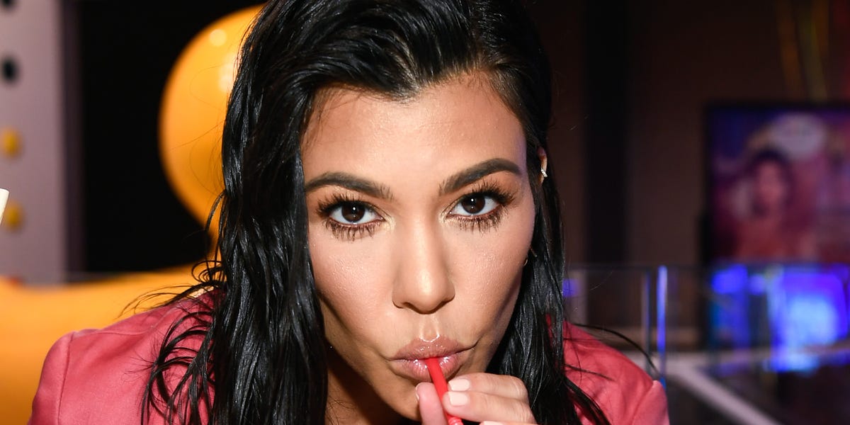 Hold Up, Kourtney Kardashian Was Seen Wearing a Bridal Minnie Mouse Veil 1 Hold Up, Kourtney Kardashian Was Seen Wearing a Bridal Minnie Mouse Veil