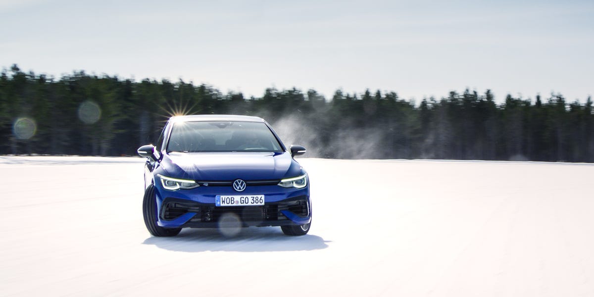 View Photos of the 2022 Volkswagen Golf R - NewsOpener View Photos of the 2022 Volkswagen Golf R