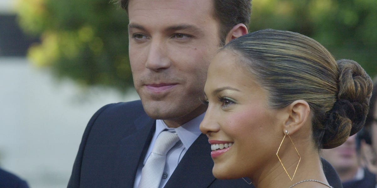 Ben Affleck and Jennifer Lopez Were Photographed Matching and Linking Arms on Beverly Hills Date Night - NewsOpener Ben Affleck and Jennifer Lopez Were Photographed Matching and Linking Arms on Beverly Hills Date Night