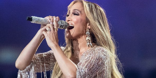 Jennifer Lopez's New Haircut Is Making Her Fans Lose It - NewsOpener Jennifer Lopez's New Haircut Is Making Her Fans Lose It
