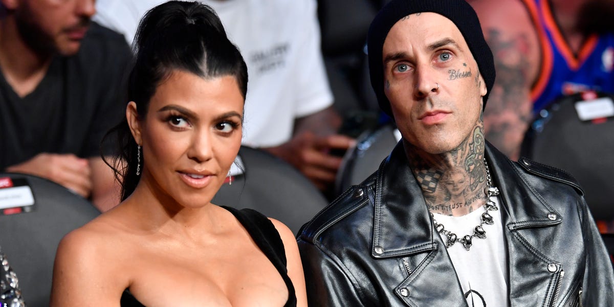 Kourtney Kardashian and Travis Barker Were Photographed Making Out in Santa Barbara - NewsOpener Kourtney Kardashian and Travis Barker Were Photographed Making Out in Santa Barbara