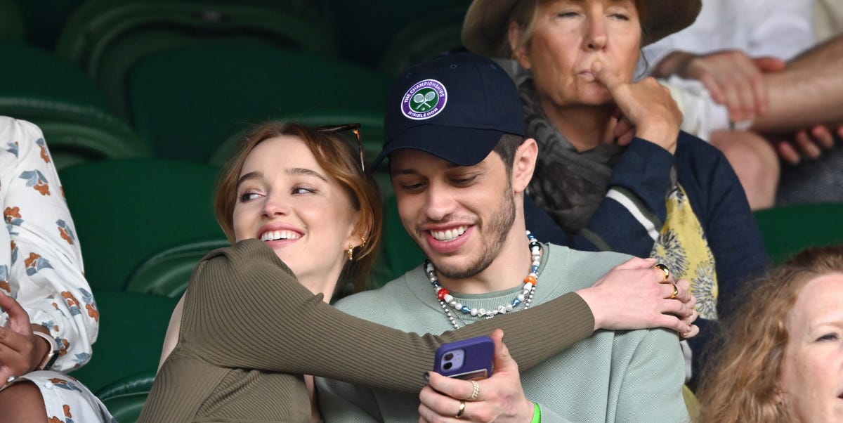 Phoebe Dynevor and Pete Davidson Show PDA at First Public Event As a Couple 1 Phoebe Dynevor and Pete Davidson Show PDA at First Public Event As a Couple