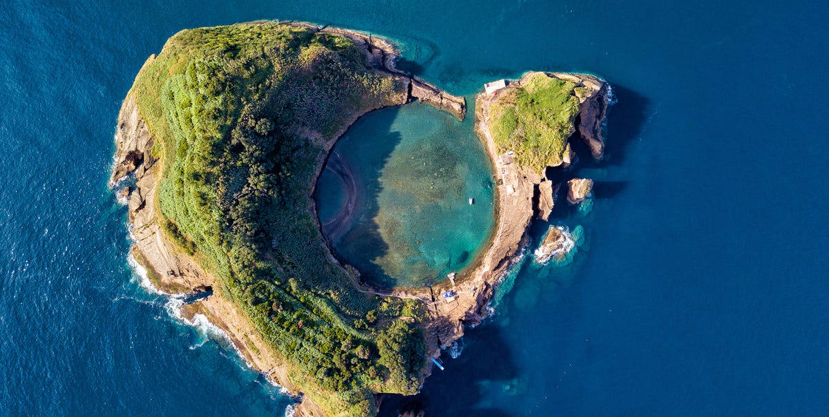 The Sunken Cargo Carrier Felicity Ace Is Now a Pollution Hazard for Undersea Life 1 The Sunken Cargo Carrier Felicity Ace Is Now a Pollution Hazard for Undersea Life