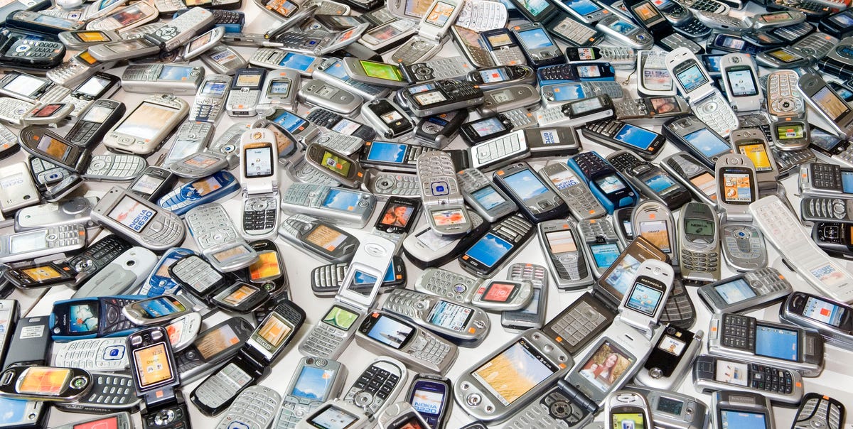 These Photos of Early 2000s Technology Will Give You Serious Nostalgia 1 These Photos of Early 2000s Technology Will Give You Serious Nostalgia