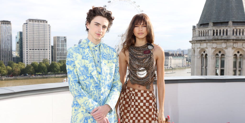 Zendaya Wears Corseted Chain Harness For 'Dune' Photocall In London - NewsOpener Zendaya Wears Corseted Chain Harness For 'Dune' Photocall In London