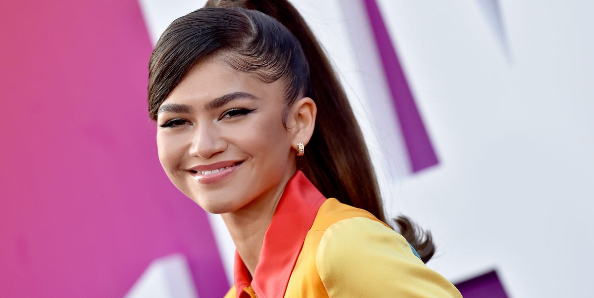 Zendaya Channeled Lola Bunny in a Moschino Top and Shorts Set With Sky-High White Heels - NewsOpener Zendaya Channeled Lola Bunny in a Moschino Top and Shorts Set With Sky-High White Heels