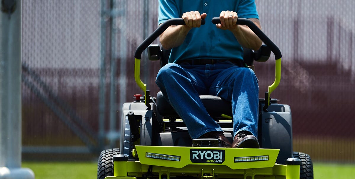 What California’s Ban on Gas-Powered Lawn and Garden Equipment Means For You 1 What California’s Ban on Gas-Powered Lawn and Garden Equipment Means For You