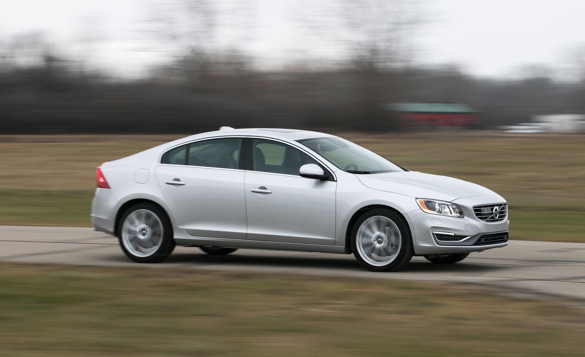 Volvo S60 Reviews Volvo S60 Price Photos And Specs Car And Driver