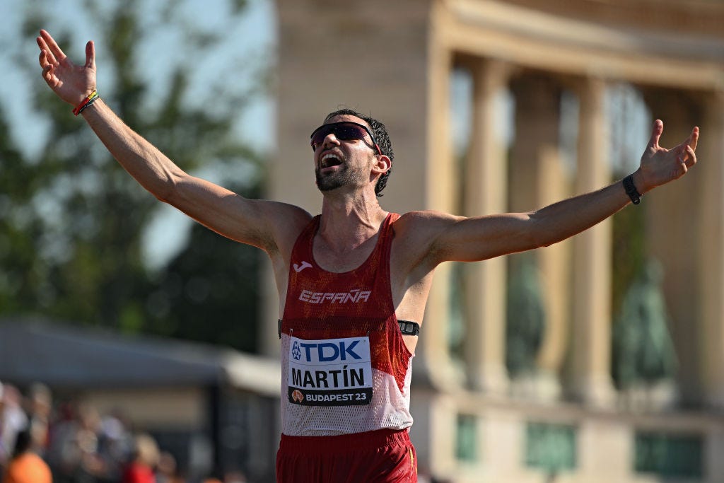 Álvaro Martín cede en el sprint final y Kimberly García repite en el GP Cantones de marcha de La Coruña