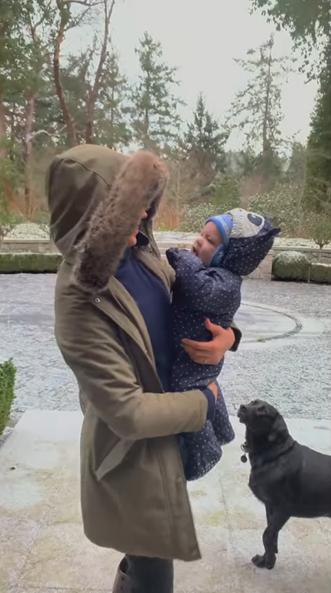 Meghan Markle and Prince Harry with their children meghan markle and prince harry with their children