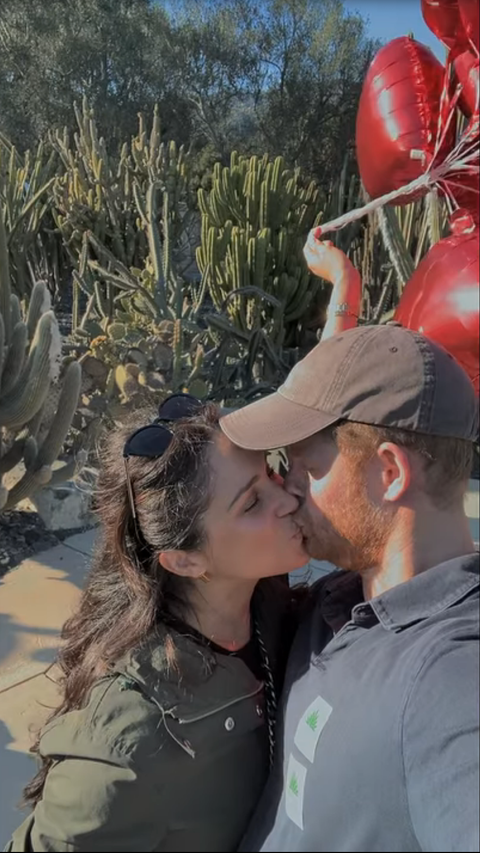 Prince Harry and Meghan Markle kissing prince harry and meghan markle kissing