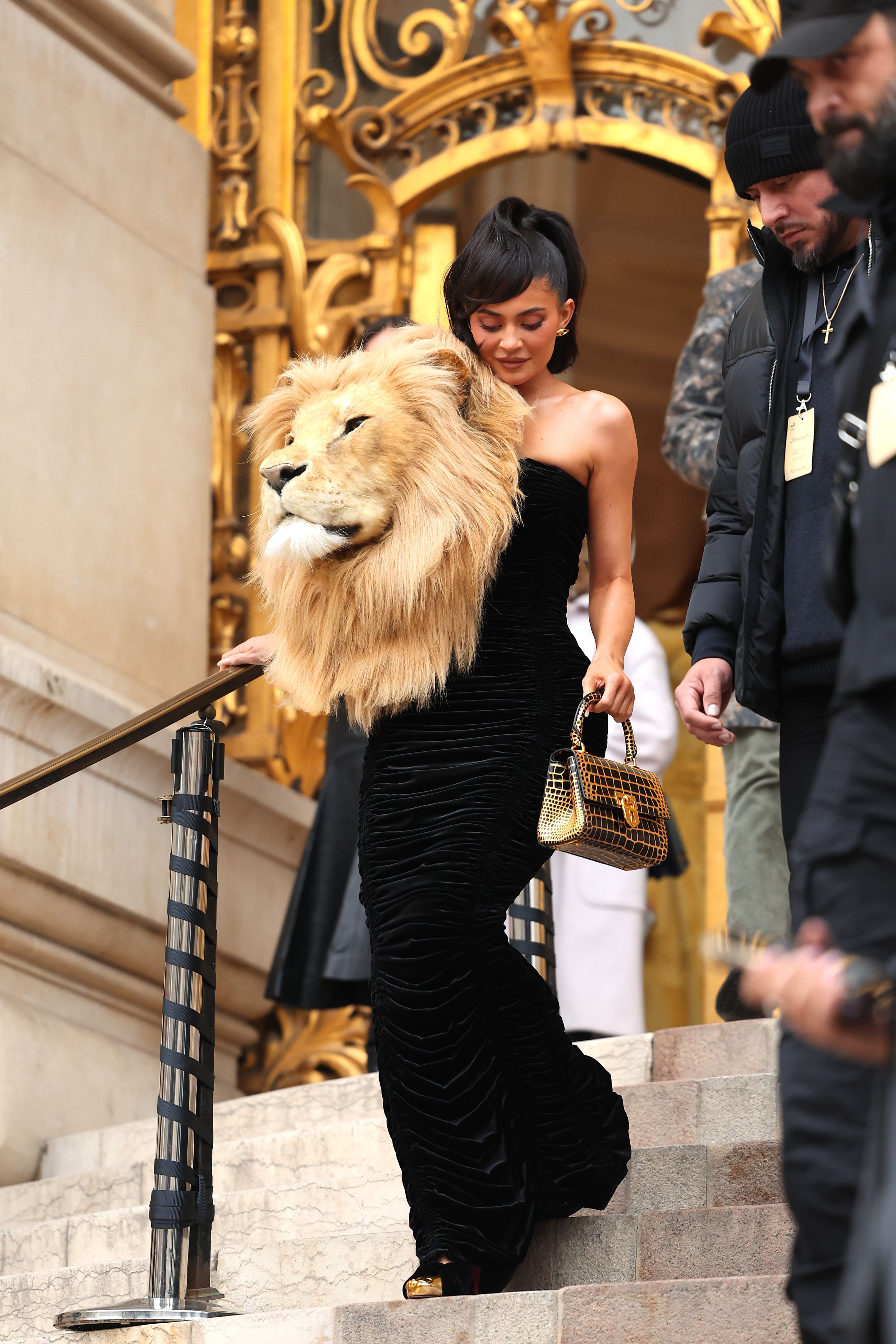 Kylie Jenner Wore A Lion Head To The Schiaparelli Couture Show