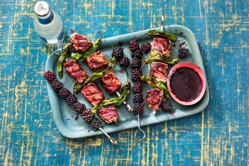 blackberry balsamic glazed pork skewers. anti inflammatory meals. food for inflammation. antioxidant rich meals.