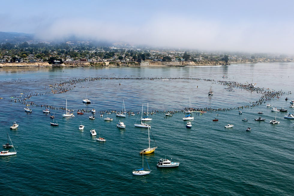 More than a thousand surfers gathered at a “paddleout” near Santa Cruz in July to honor O’Neill’s memory.