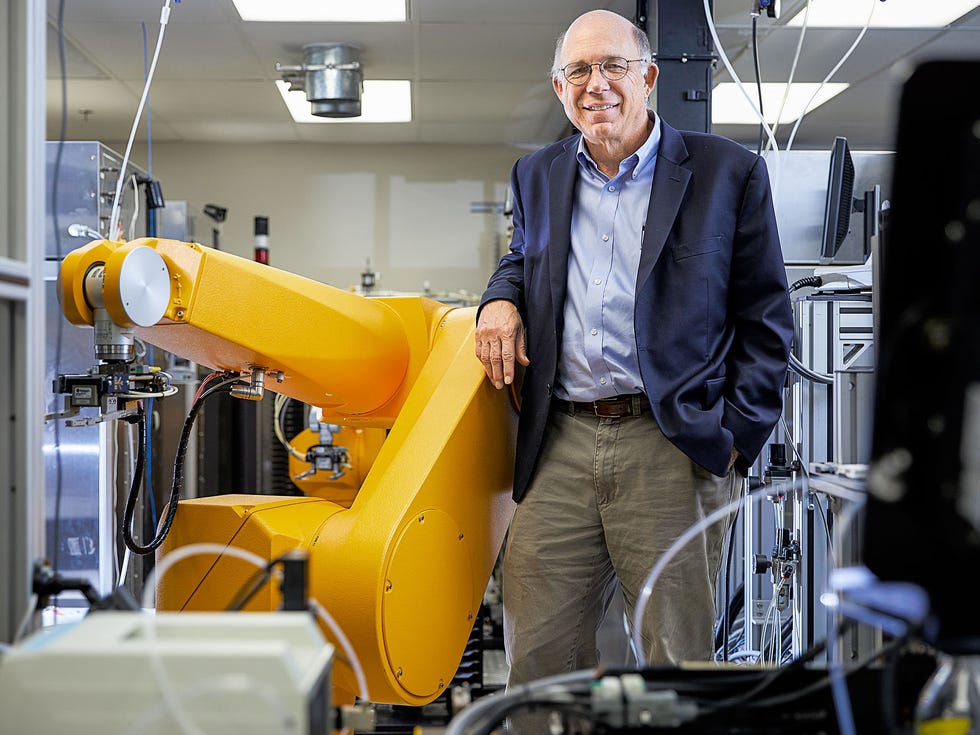 Scripps Research CEO Peter Schultz joined the institute’s research arm with Calibr’s high-throughput screening system to radically cut the costs of developing drugs and the time between drug discovery and FDA approval.