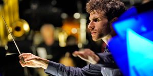 la opera’s first artist in residence, composer conductor and macarthur fellow matthew aucoin, leads the company’s orchestra in a 2018 production of rigoletto