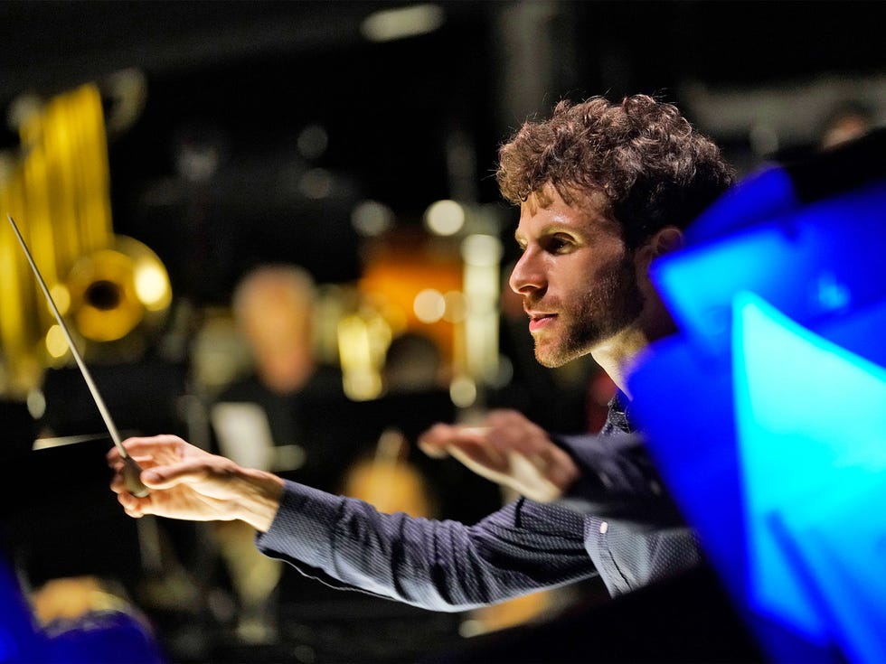 la opera’s first artist in residence, composer conductor and macarthur fellow matthew aucoin, leads the company’s orchestra in a 2018 production of rigoletto