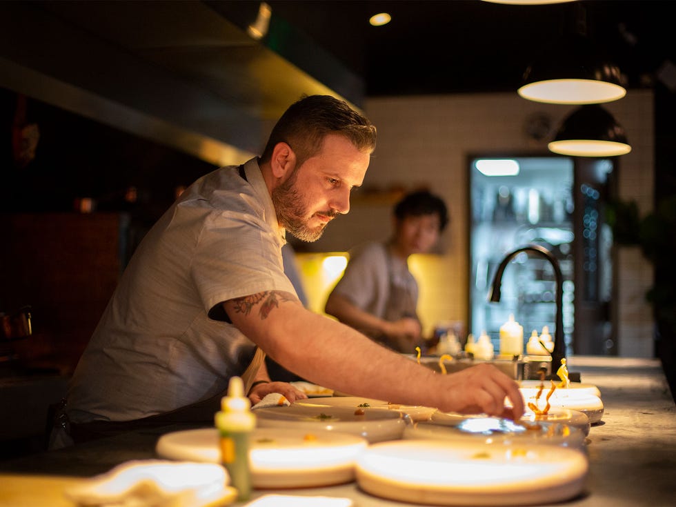 Perfecte Rocher presents modern Valencian cuisine.