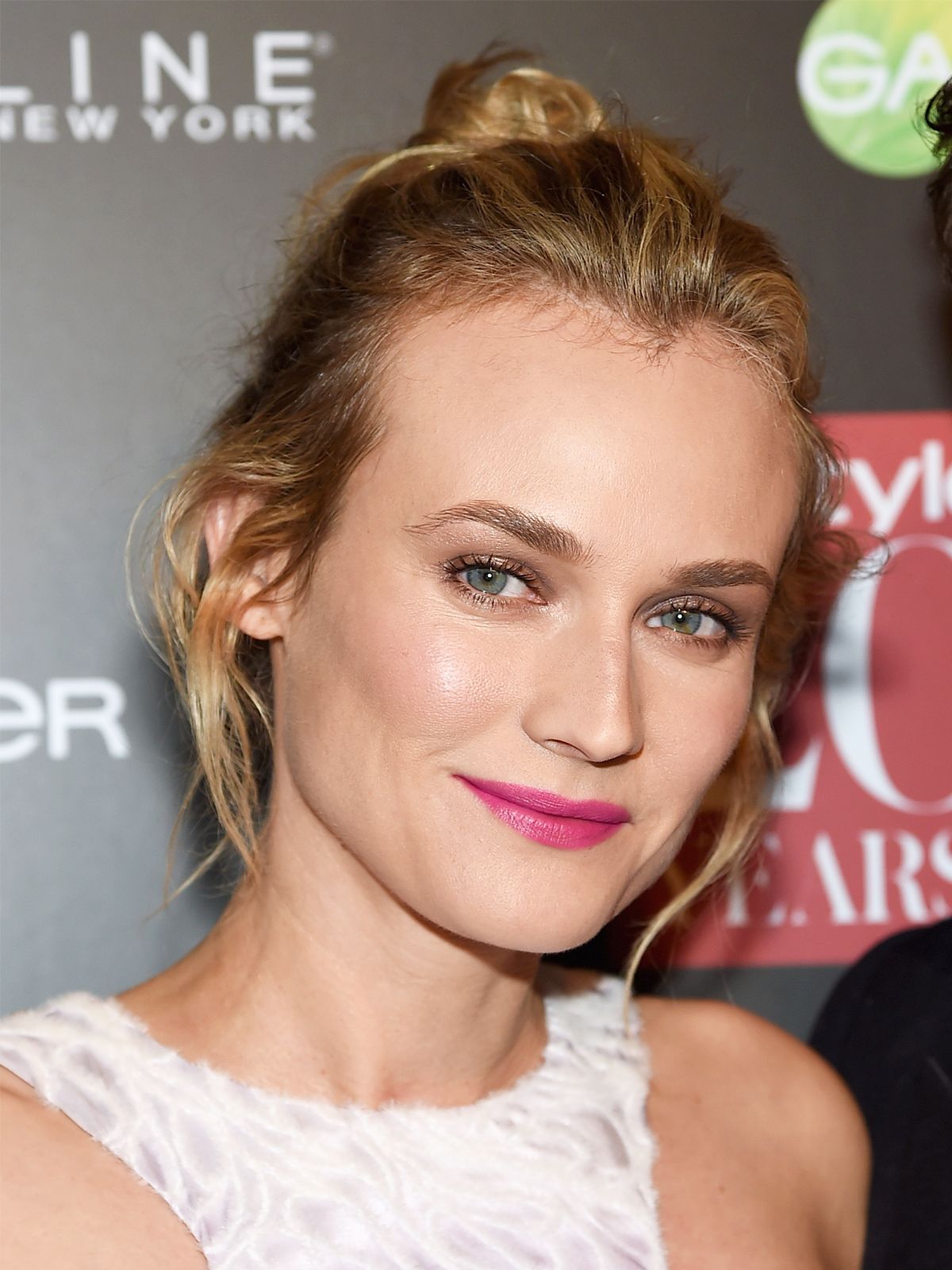 ダイアン・クルーガー直筆サイン入り超大型写真…Diane Kruger… ダイアン・クルーガーのサイン入り8x10写真 - Etsy 日本