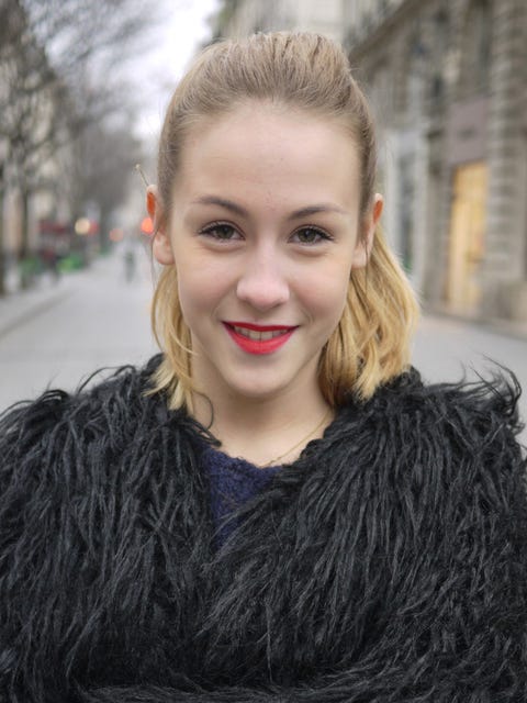 ブロンドヘアが映えるポニーテールスタイル ブロンドヘアが映えるポニーテールスタイル