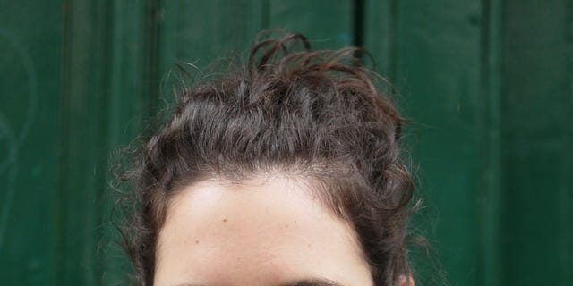 カーリーヘアをすっきり見せるアップスタイル カーリーヘアをすっきり見せるアップスタイル