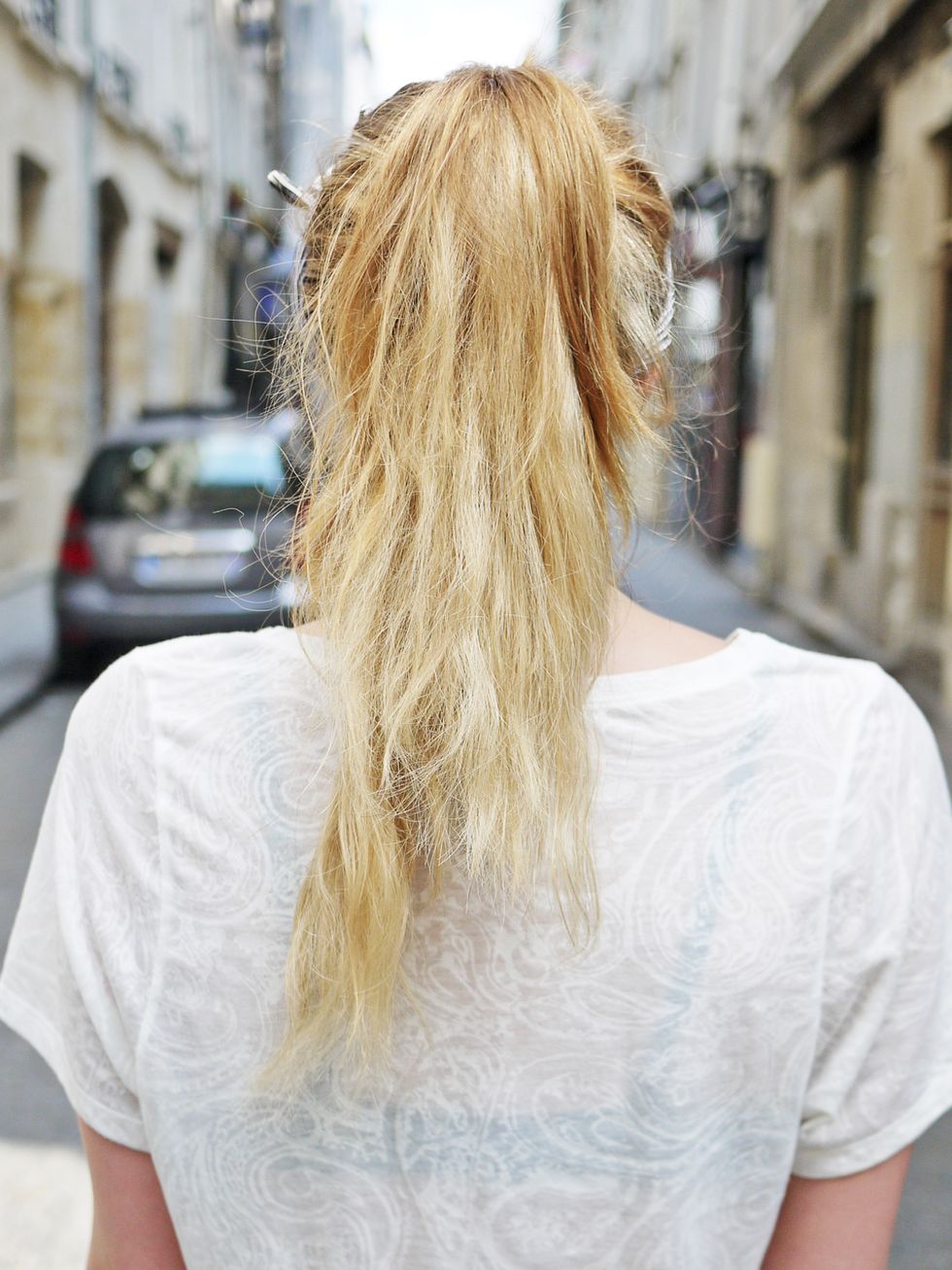 Clothing, Hairstyle, Shoulder, Joint, Street fashion, Back, Neck, Blond, Long hair, Brown hair, 