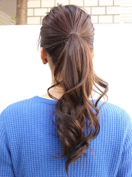 Clothing, Hair, Blue, Hairstyle, Sleeve, Shoulder, Joint, Style, Electric blue, Back, 