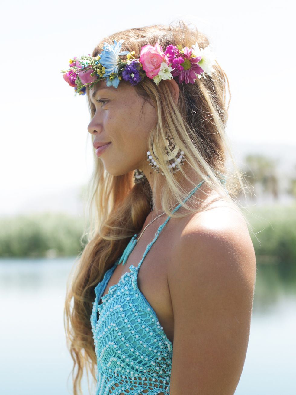 Hairstyle, Hair accessory, Headpiece, People in nature, Summer, Petal, Fashion accessory, Beauty, Headgear, Long hair, 