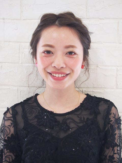 実は簡単 華やかなゆるまとめ髪