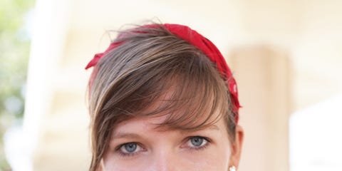 夏のまとめ髪の参考に ミディアムヘアのバンダナアレンジ 夏のまとめ髪の参考に ミディアムヘアのバンダナアレンジ