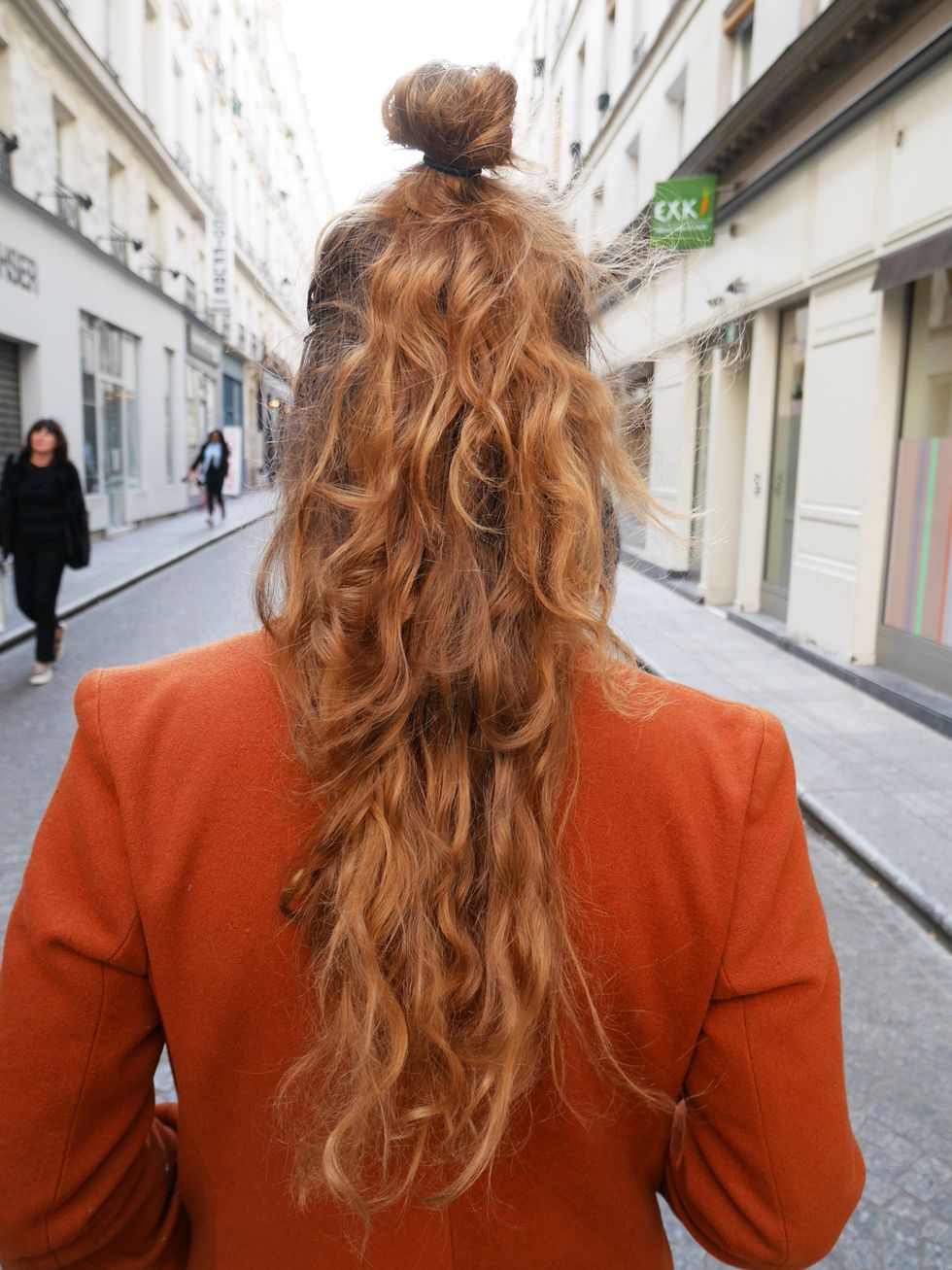 Hairstyle, Sleeve, Shoulder, Back, Street, Street fashion, Orange, Long hair, Brown hair, Pedestrian, 