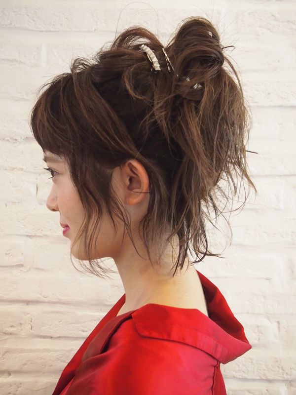 Hairstyle, Style, Brown hair, Long hair, Liver, Hair coloring, Bun, Chignon, Costume, Coquelicot, 