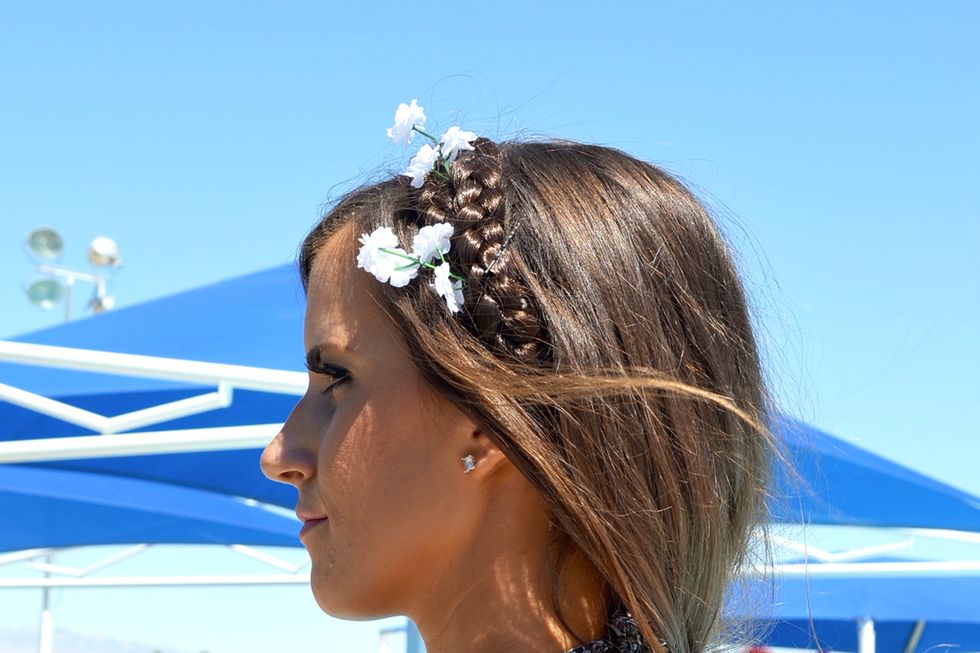 Hairstyle, Shoulder, Summer, Style, Hair accessory, Fashion accessory, Chest, Black hair, Sunglasses, Long hair, 