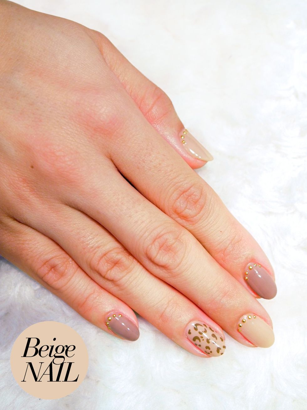 Finger, Skin, Nail, Nail care, Manicure, Nail polish, Photography, Cosmetics, Close-up, Silver, 