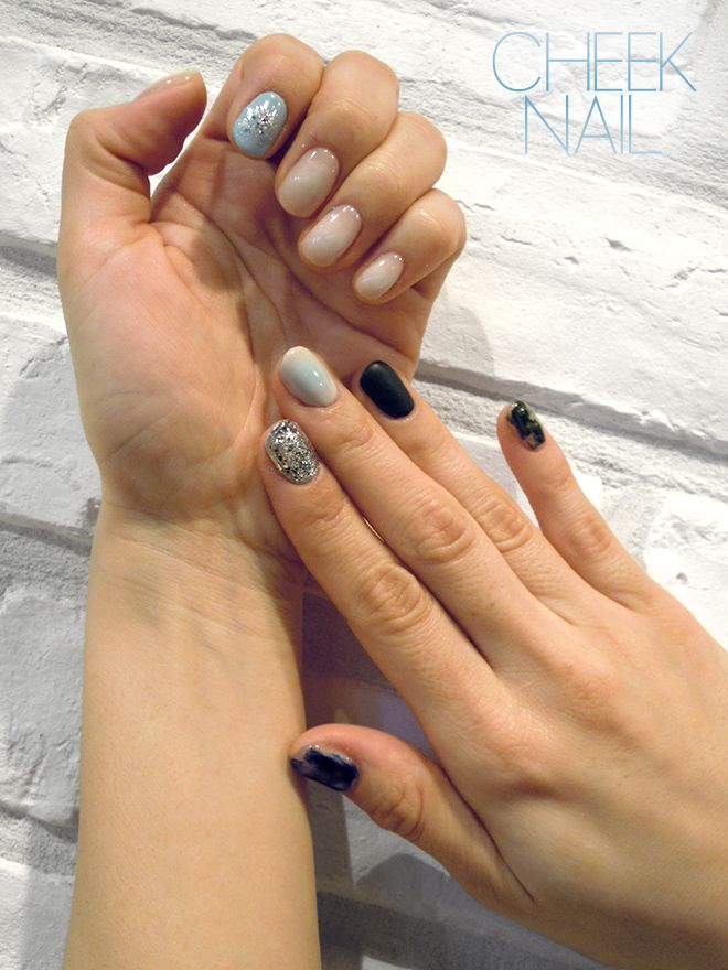 Blue, Finger, Skin, Nail care, Nail, Nail polish, Manicure, Beige, Close-up, Thumb, 