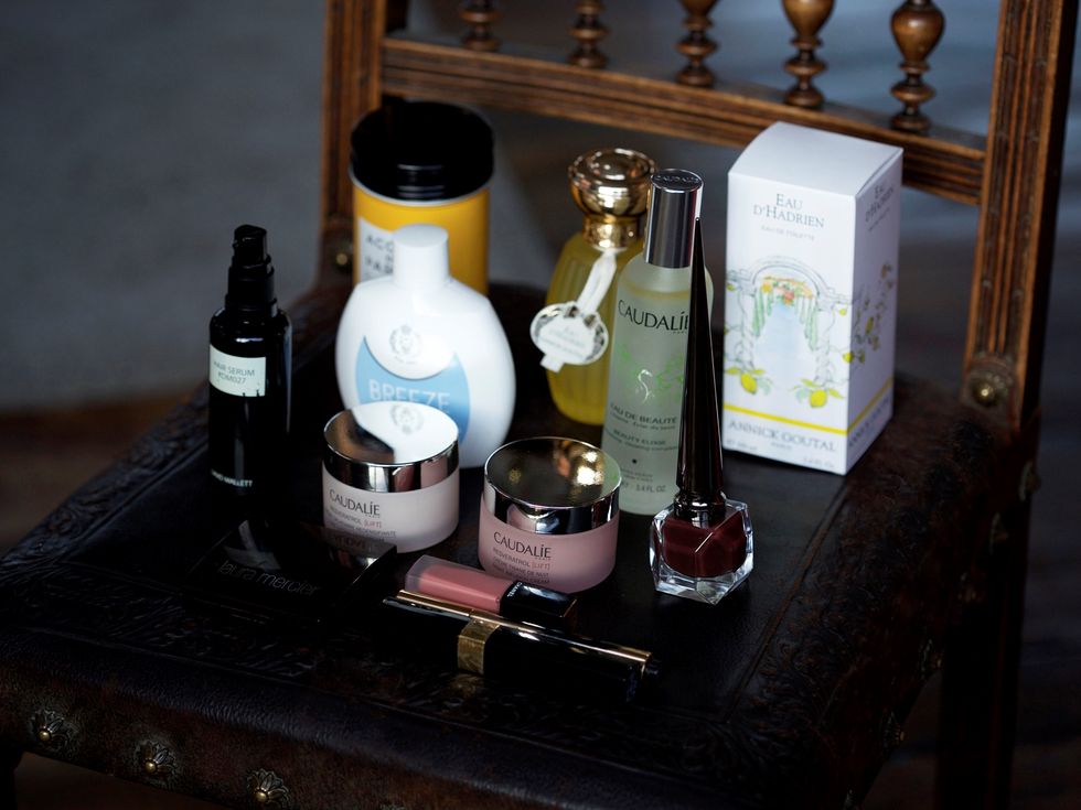 Brown, Product, Bottle cap, Liquid, Bottle, Perfume, Glass bottle, Cosmetics, Plastic bottle, Solvent, 