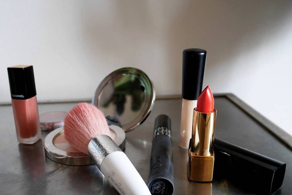 Lipstick, Cosmetics, Red, Pink, Beauty, Product, Lip, Lip gloss, Material property, Lip care, 
