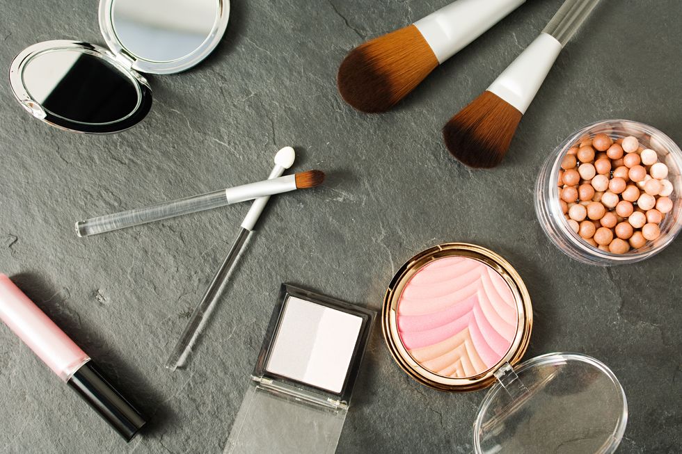 Peach, Cosmetics, Face powder, Chemical compound, Photography, Stationery, Eye shadow, Still life photography, Lipstick, Brush, 