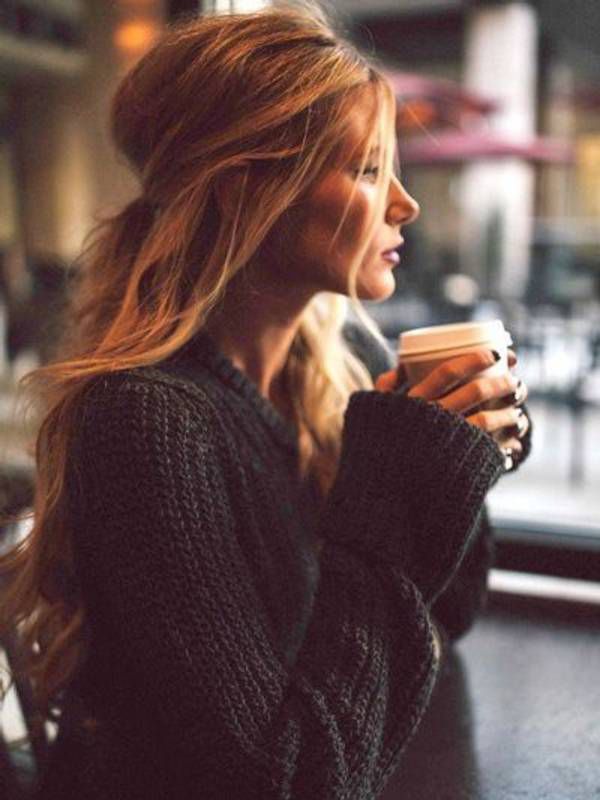 Hair, Hairstyle, Blond, Brown hair, Long hair, Sweater, Shoulder, Street fashion, Photography, Outerwear, 