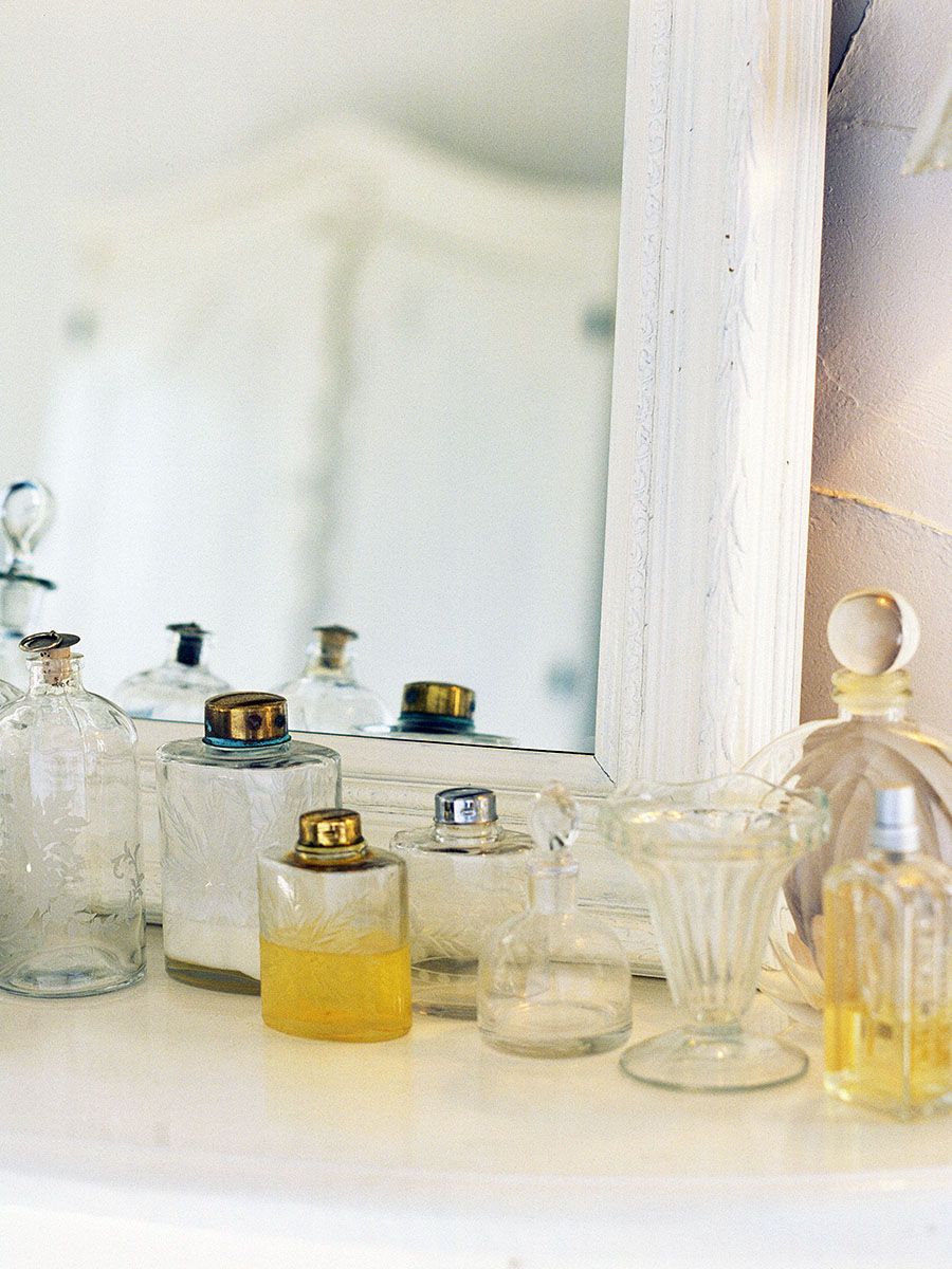 Fluid, Liquid, Bottle, Drinkware, Glass, Perfume, Glass bottle, Serveware, Oil, Solvent, 