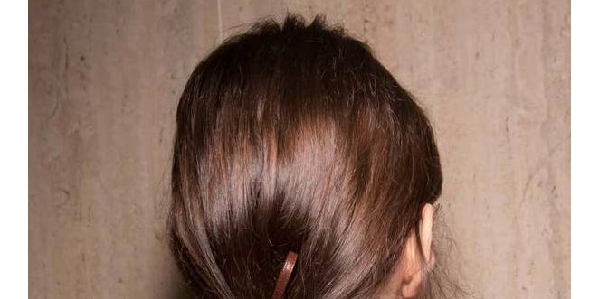 Ear, Brown, Hairstyle, Skin, Chin, Shoulder, Joint, Style, Muscle, Back, 