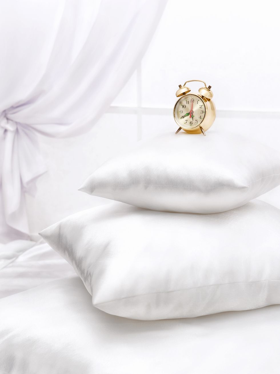 Textile, White, Bedding, Linens, Bed sheet, Bedroom, Pillow, Cushion, Bed, Duvet, 