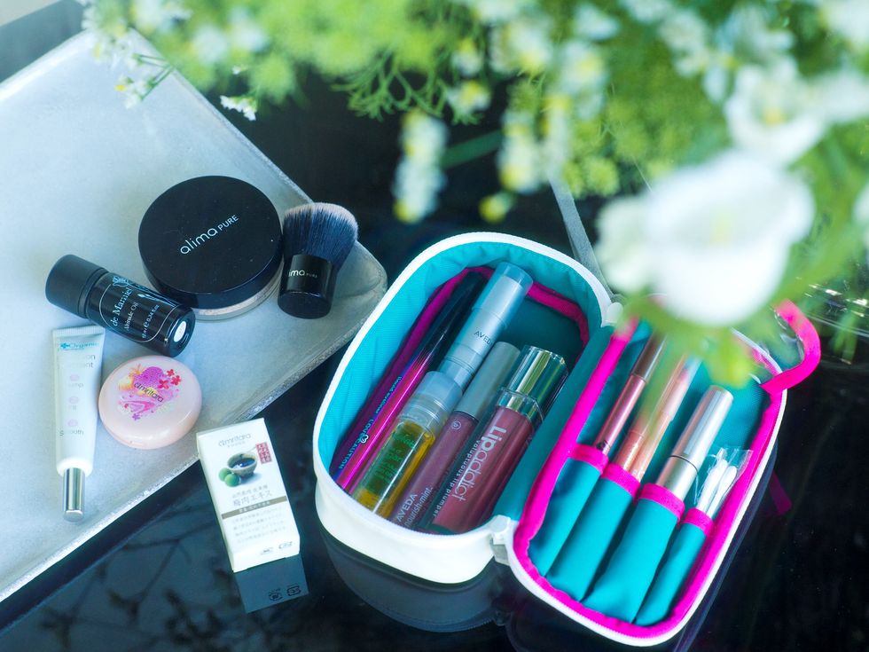 Pink, Stationery, Cosmetics, Lipstick, Teal, Office supplies, Brush, Turquoise, Material property, Nail polish, 