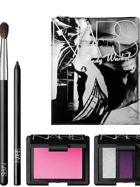 Brush, Art, Parallel, Rectangle, Black-and-white, Graphics, Graphic design, Fictional character, Square, Makeup brushes, 