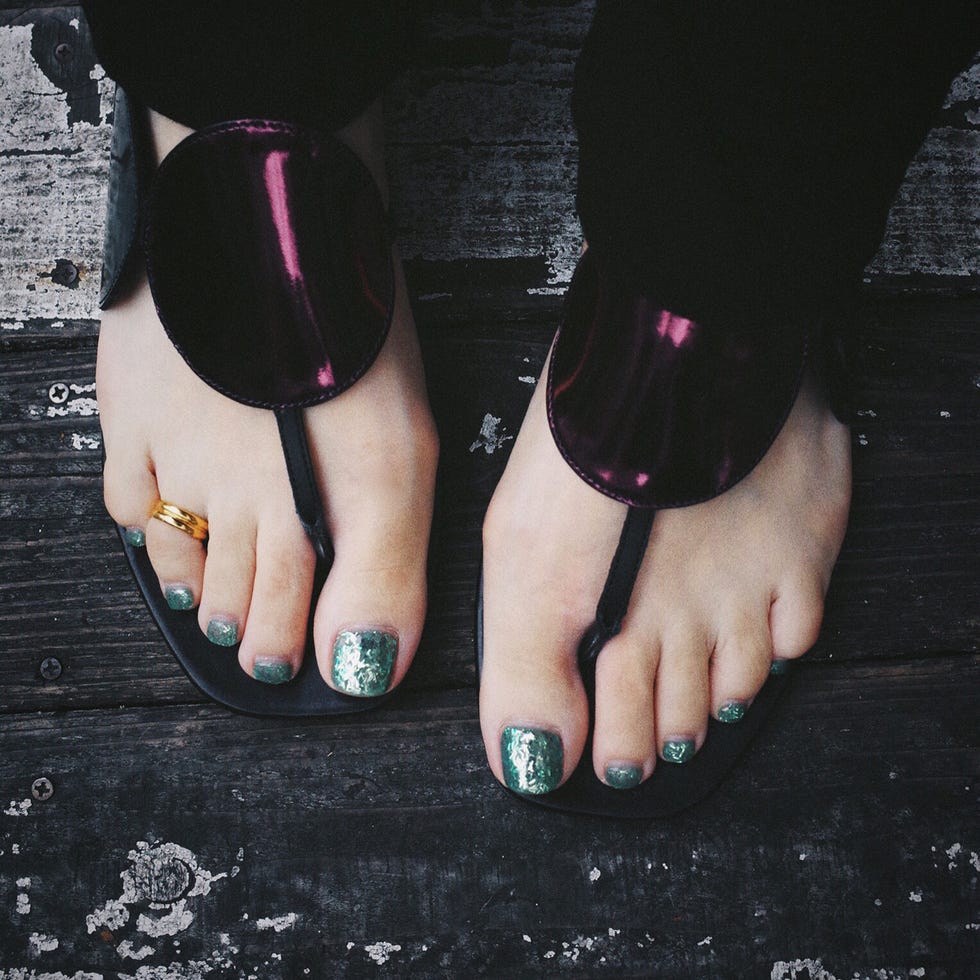 Human, Toe, Human leg, Joint, Nail, Nail polish, Nail care, Foot, Organ, Fashion, 