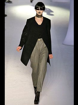 Sleeve, Shoulder, Joint, Outerwear, Standing, Formal wear, Fashion show, Style, Fashion model, Collar, 