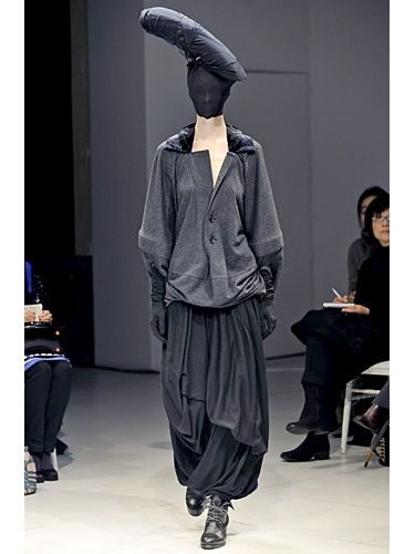 Contemporary Fashion コンテンポラリーファッション Daily Runway Fashion News | Tao Kurihara's latest collection
